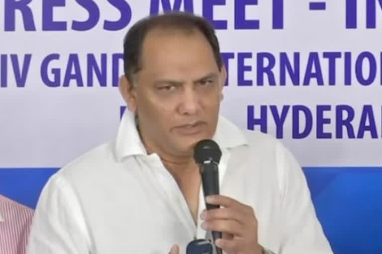 Former India captain Azharuddin narrowly escaped accident