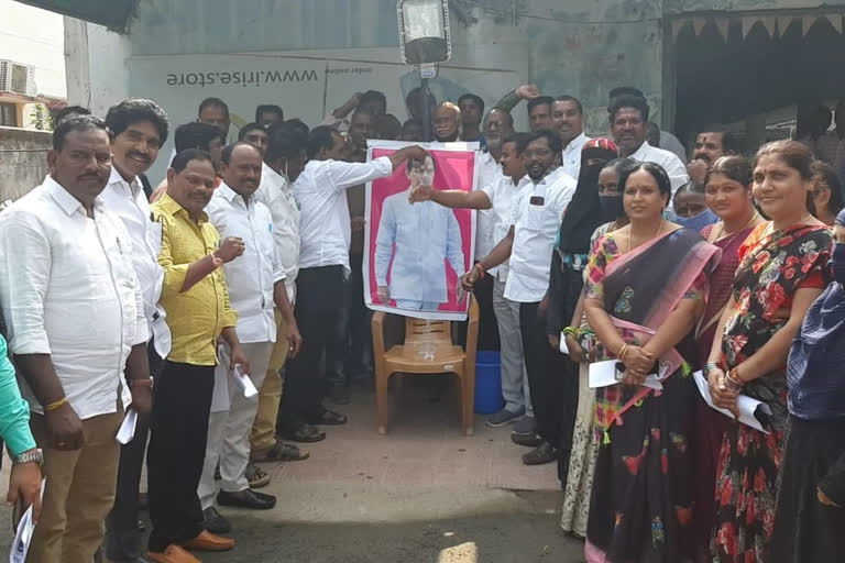 nirmal municipal employees performed the anointing to paint to cm kcr