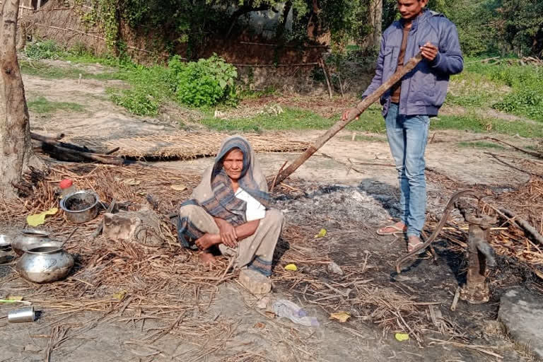 बुजुर्ग महिला का घर जलाया.