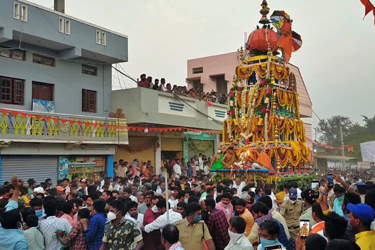 Anjaneya Swami organized the chariot festival in  narayanpet