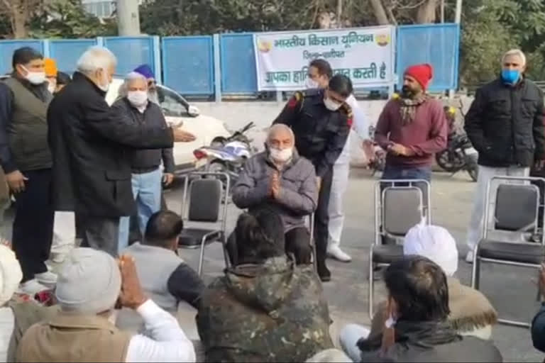 bhupinder hooda visited farmers protest