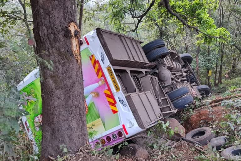 bus collapsed in Kashedi Ghat valley of Raigad district