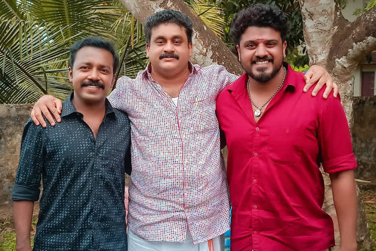 Vishnu Unnikrishnan and Bibin George directional debut  വിഷ്ണു ഉണ്ണികൃഷ്ണനും ബിബിന്‍ ജോര്‍ജും  വിഷ്ണു ഉണ്ണികൃഷ്ണന്‍ ബിബിന്‍ ജോര്‍ജ് സംവിധാനം  പ്രൊഡക്ഷന്‍ കണ്‍ട്രോളര്‍ ബാദുഷ  Vishnu Unnikrishnan and Bibin George news  Vishnu Unnikrishnan and Bibin George