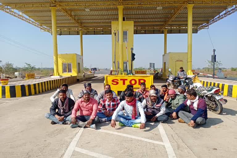 Toll workers strike