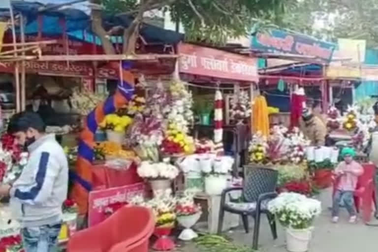 Silence in the flower market on new year in Ghaziabad