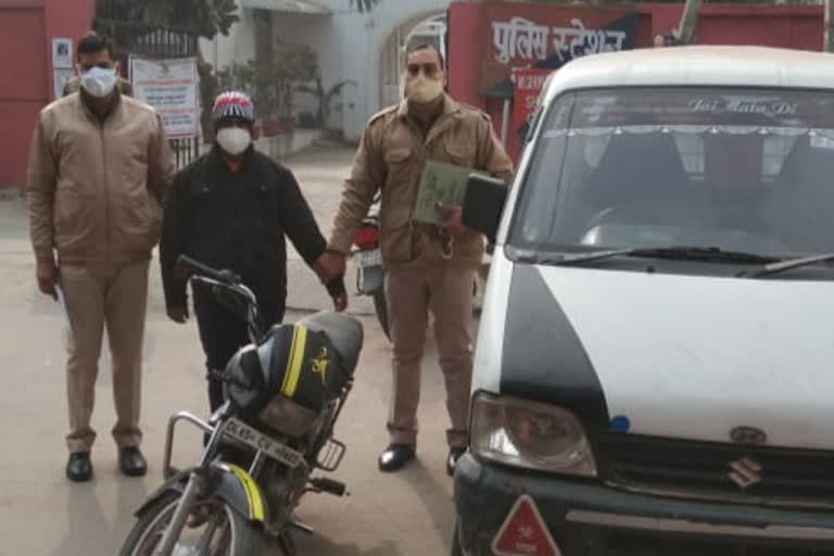 Auto lifter arrested with stolen motorcycle in nagloi of  Delhi