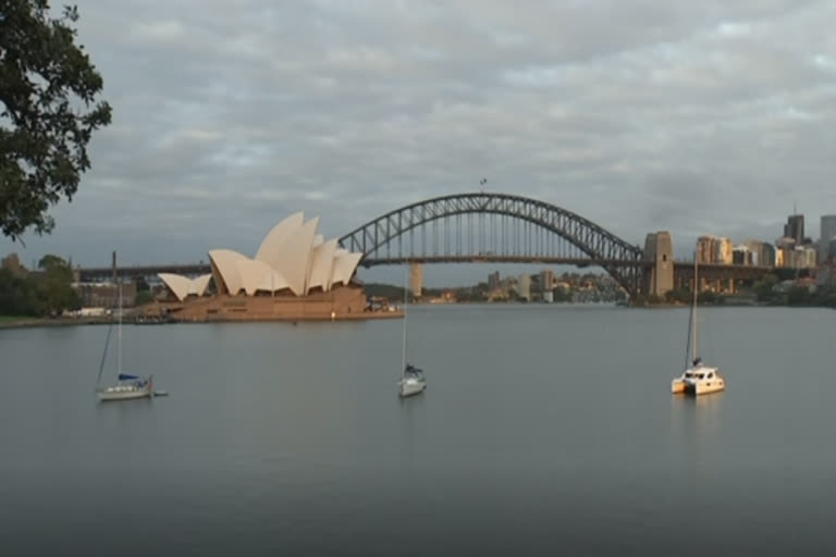 restrictions-see-sydney-harbour-empty-on-nye