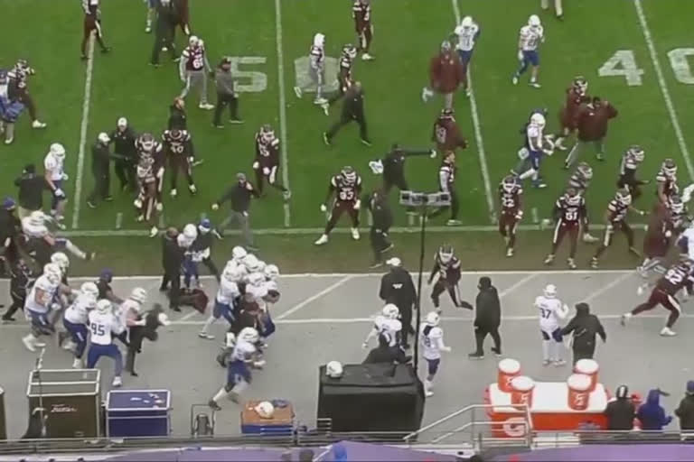 Massive brawl breaks out at the end of the Armed Forces Bowl