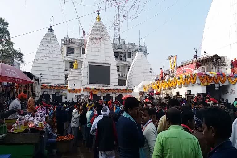 Crowd of devotees in Baba temple