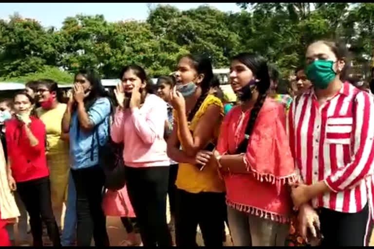 Protest from students on the beginning of college