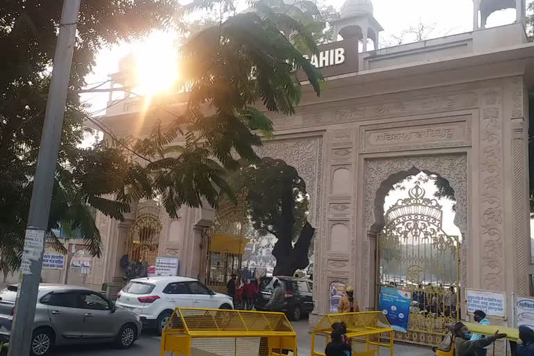 people coming at rakabganj gurudwara on the occasion of new year 2021 in delhi