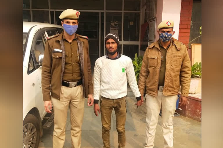 criminal arrested with country made pistol in najafgarh