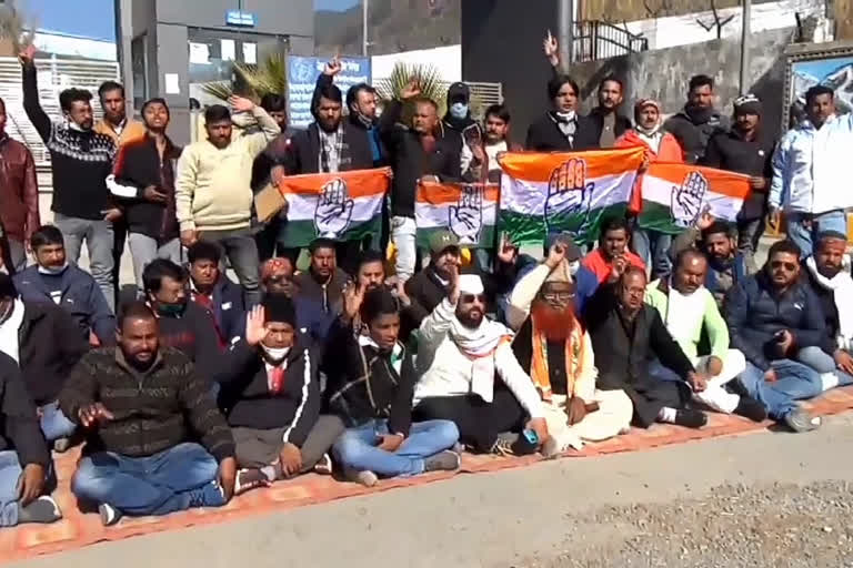 Congress staged outside Naini-Saini Airport