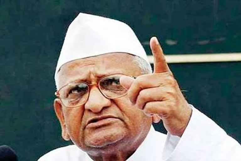 anna hazare critisize on auction for sarpanch selection