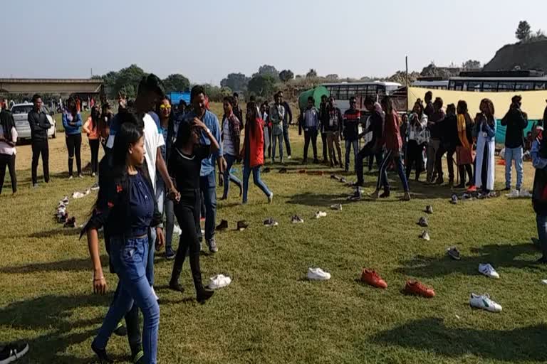 crowds of people gathered at picnic spots on new year in seraikela