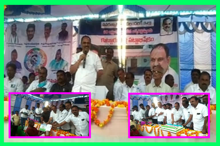 Minister of State Sankaranarayana distributing house deeds at penukonda mandal in Anantapur district