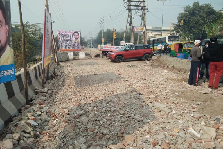 road construction started on sitapuri pool in delhi in new year