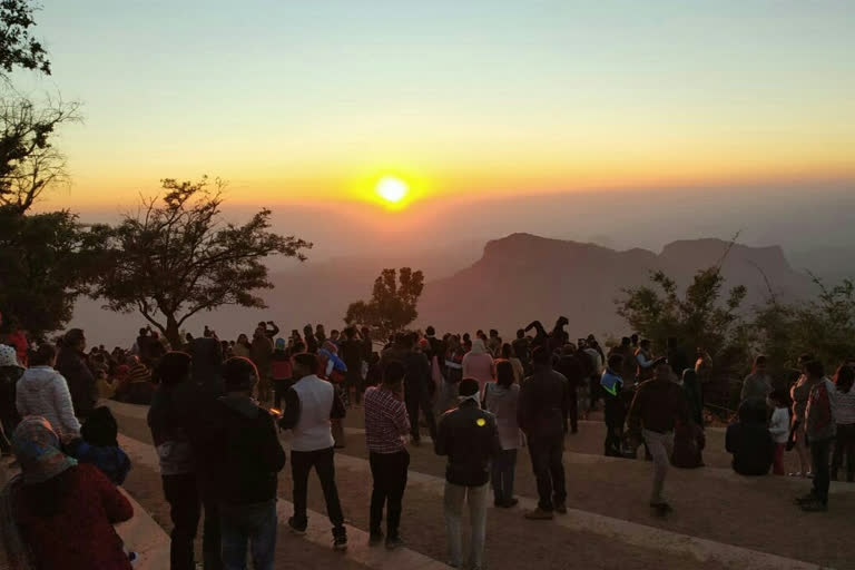 Tourists visited Pachmarhi for the first sunrise of the new year