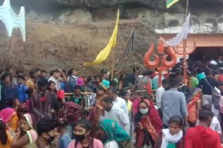 devotees-gathered-at-tilak-sindoor