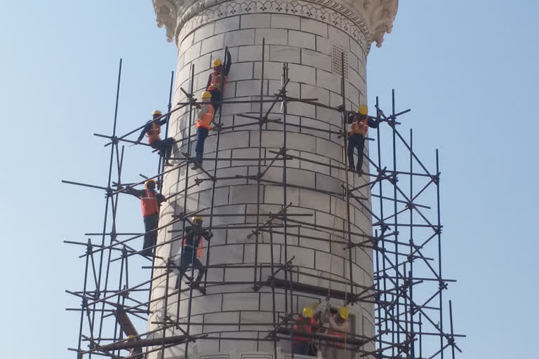 agra news  tajamahal news  agra tourism news  minaret of taj mahal  work of preserving minaret of taj mahal  taj mahal special story  தாஜ்மஹாலின் பழுதுபார்ப்பு பணிகள்  இந்திய தொல்பொருள் ஆய்வுத் துறை  வசந்த்குமார் ஸ்வர்ணக்கர்  தொல்பொருள் ஆய்வாளர் வசந்த்குமார் ஸ்வர்ணக்கர்  Archaeologist Vasant Kumar Swarnakar