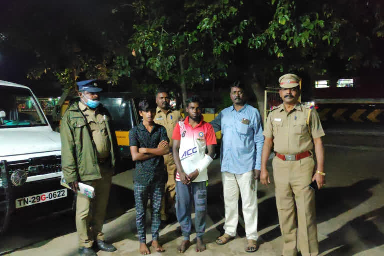 Two Arrested For Bike Theft In Dharmapuri  Bike Theft In Dharmapuri  Bike Theft  தருமபுரியில் பைக் திருட்டு  தருமபுரியில் பைக் திருட்டு இருவர் கைது