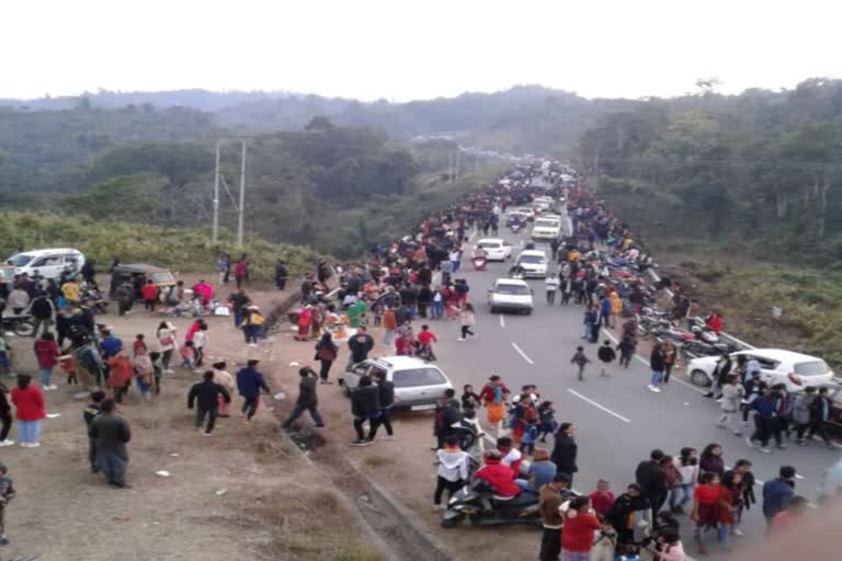 as_boko_pepole-come-to-main-road-to-celebrate-new-year-at-meghalaya_vis_ASC10052
