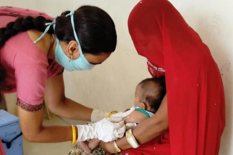 corona vaccination in Jalore, health worker