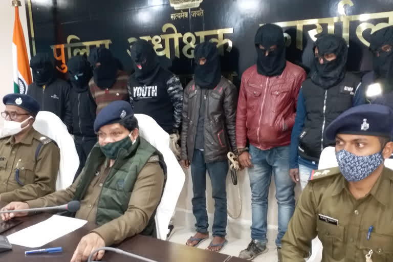 8 cyber criminals arrested in Dumka