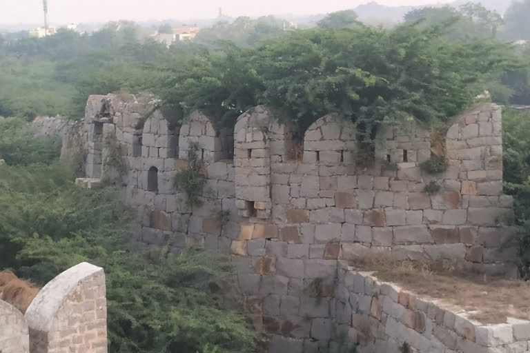 Department of Archeology is neglecting mudagal fort Ruin