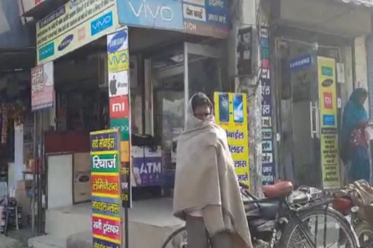 robbery in mobile shop in yamunanagar