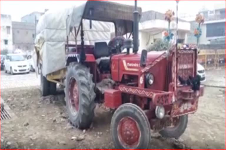 Wife killed in tractor collision, husband slightly injured