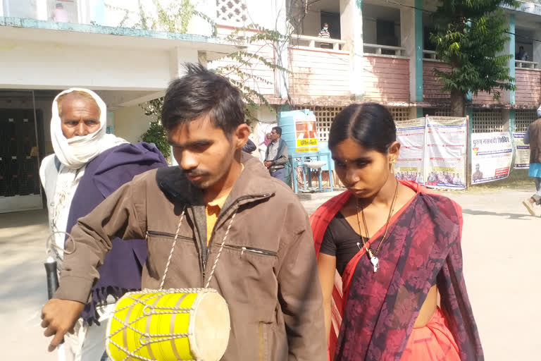 Divyang husband and wife appealed to the collector for help