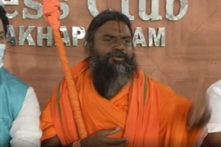 sadhu parishadh  president srinivasananda comments on  minister vellampalli