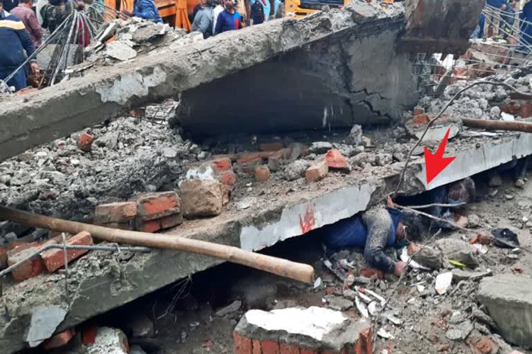 wall collapse in crematorium ghat premises in Ghaziabad