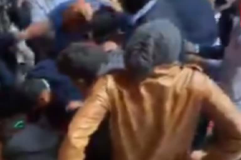 fight with devotee in banke bihari temple