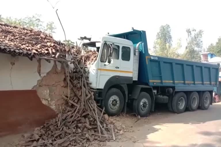 truck hits a  house in rairangapur