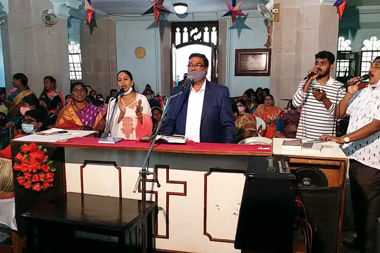 christians doo special prayers in  medak church