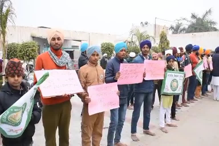 children made people aware for farmers movement in 10th patshahi Gurdwara in sirsa