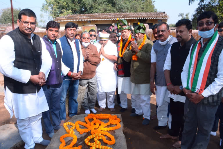 agriculture and finance minister paid tribute to marang gomke in khunti