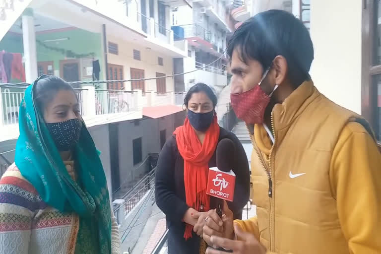 Women candidates engaged in election campaign in Hamirpur