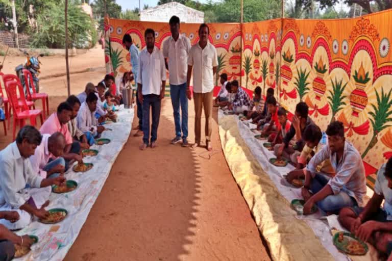 non-veg-meals-arrenged-in-gangavathi-by-winning-candidates