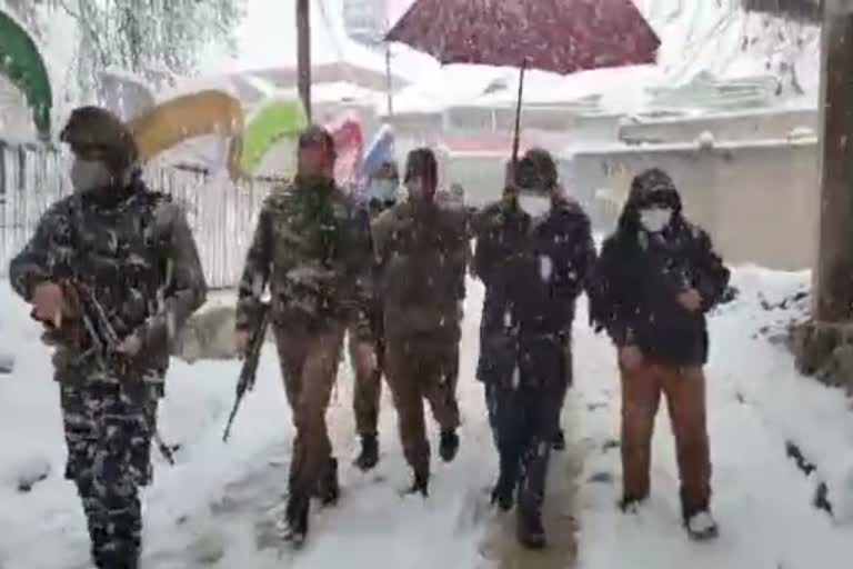 DC Pulwama visited Tral to take stock of situation