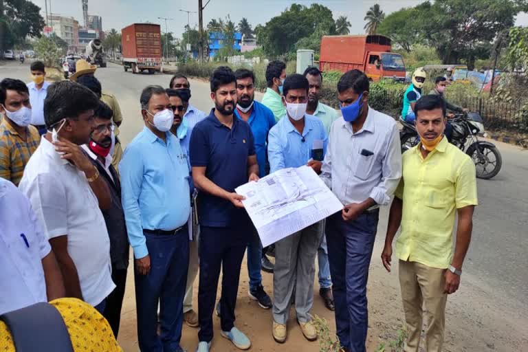 pratapasimha-inspected-flyover-works-on-krs-road-at-mysore