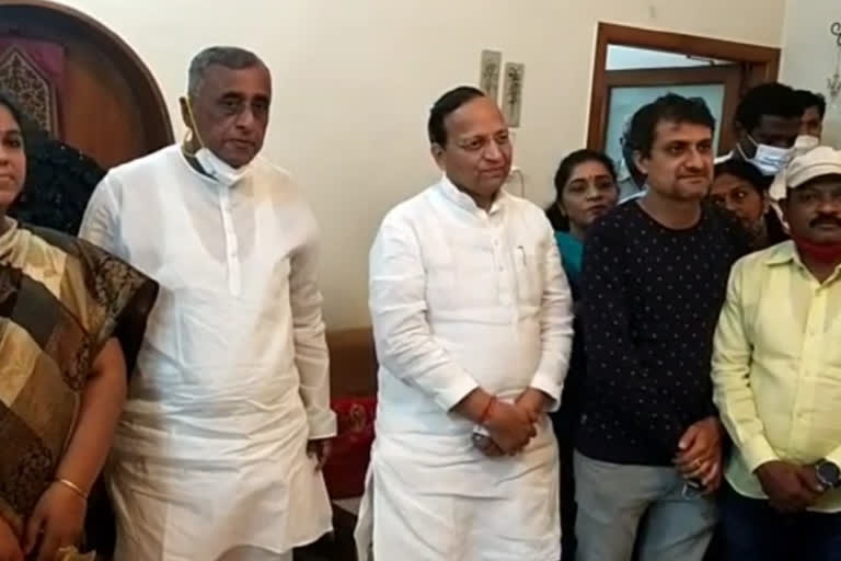 State BJP in-charge Arun Singh visit MLA tippareddy house