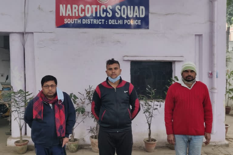 three accused arrested for illegal liquor in south delhi