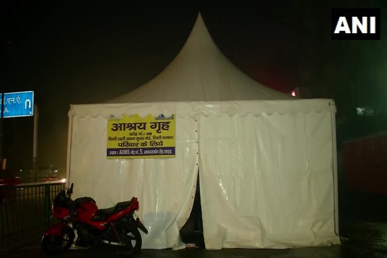 Delhi: Outstation patients and their relatives lodge in a night tent