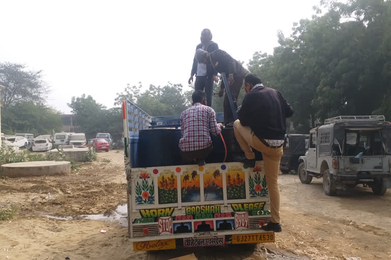 बायोडीजल से भरी पिकअप गाड़ी जब्त, Biodiesel-filled pickup vehicle seized