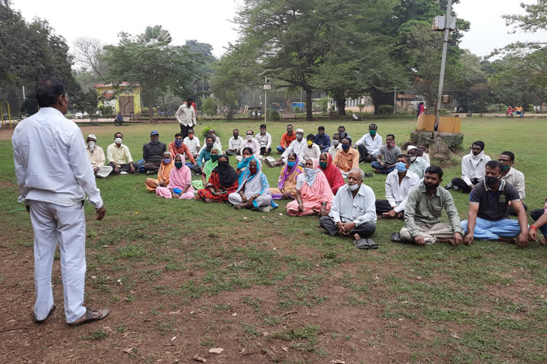 flood-hit Chikhali Ambewadi village in Kolhapur district has not yet received this help