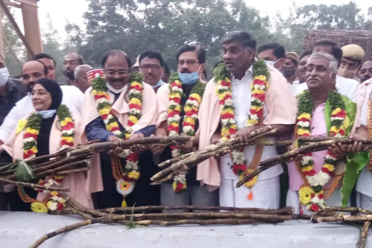 Start of sugarcane crushing at the Co-operative Sugar Mill in Kethandapatti