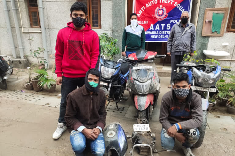 Two auto lifters friends arrested from Delhi's Bindapur area